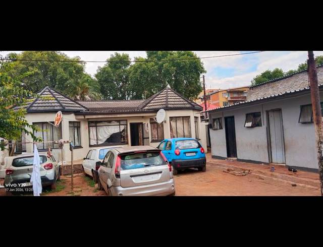 11 BEDROOM HOUSE FOR SALE IN YEOVILLE